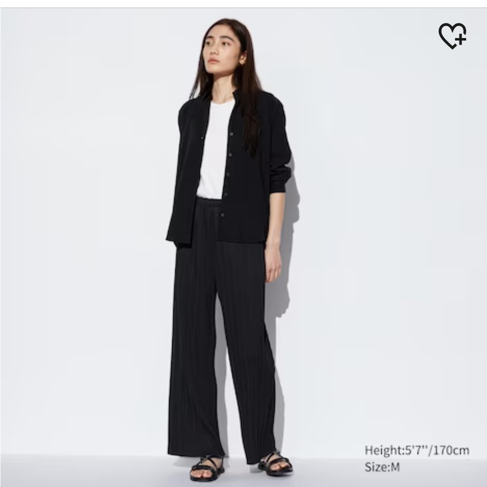 Uniqlo Black Wide-Leg Pleated Pants